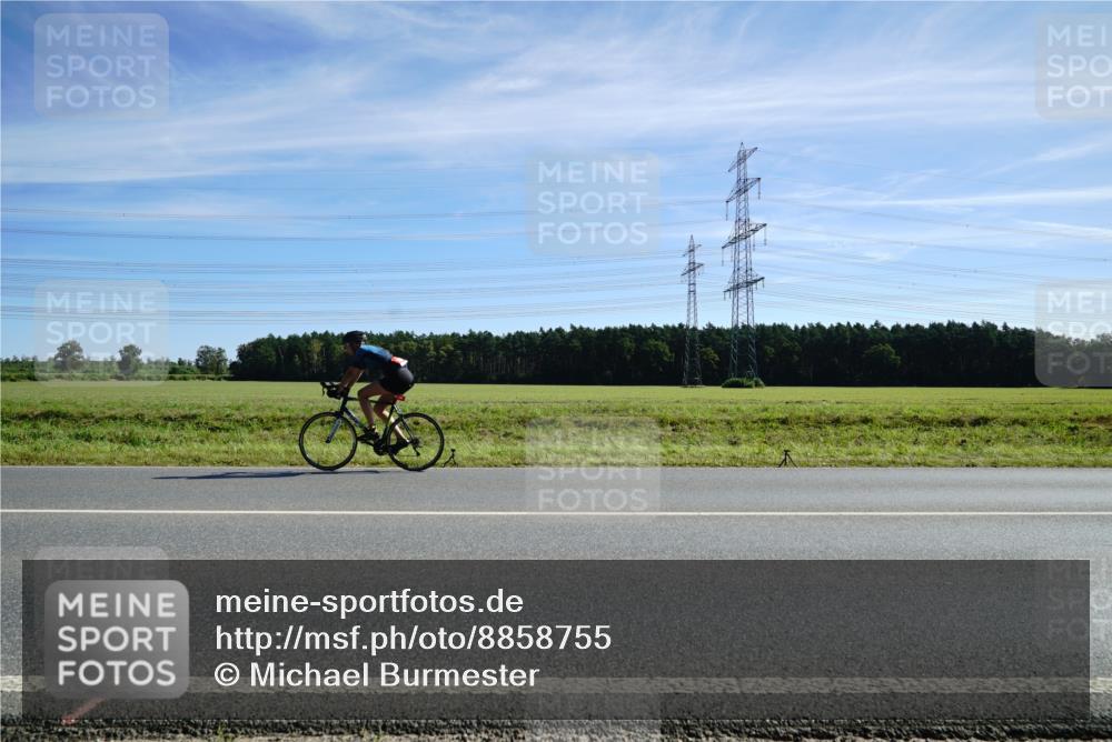 07.09.2025 - 19. Norderstedt Triathlon Michael Burmester http://msf.ph/oto/8858755 07.09.2025 11:32:40 Radfahren 1181 meine-sportfotos.de