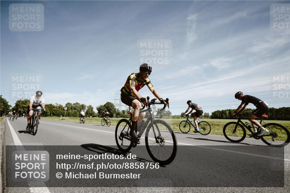 07.09.2025 - 19. Norderstedt Triathlon Michael Burmester http://msf.ph/oto/8858756 07.09.2025 12:35:35 Radfahren 189, 700, 1297 meine-sportfotos.de