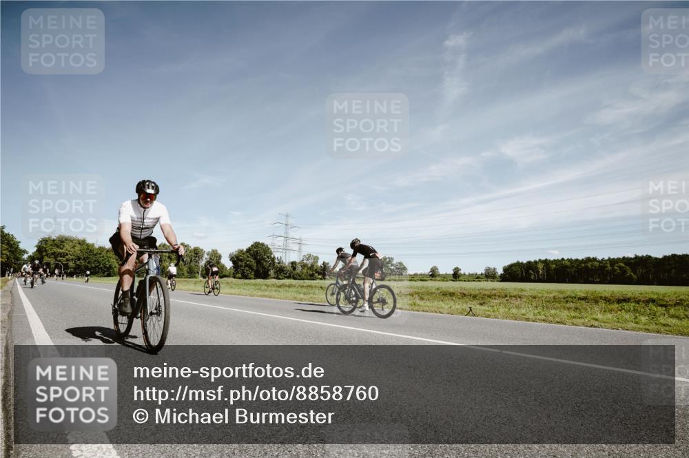 07.09.2025 - 19. Norderstedt Triathlon Michael Burmester http://msf.ph/oto/8858760 07.09.2025 12:35:36 Radfahren 189, 700, 1297 meine-sportfotos.de