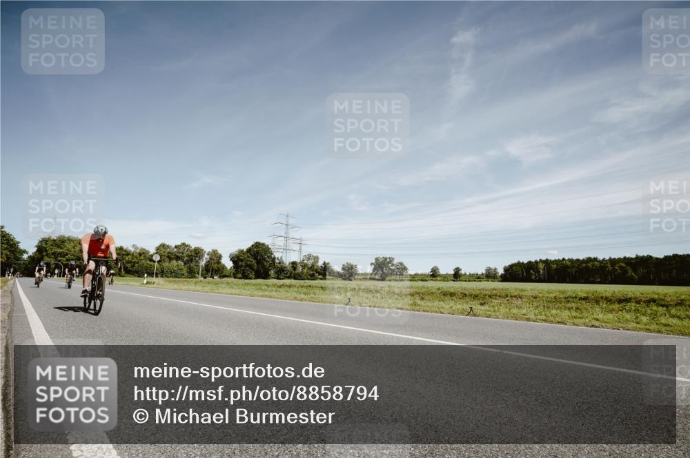 07.09.2025 - 19. Norderstedt Triathlon Michael Burmester http://msf.ph/oto/8858794 07.09.2025 12:35:48 Radfahren 283, 786, 810 meine-sportfotos.de