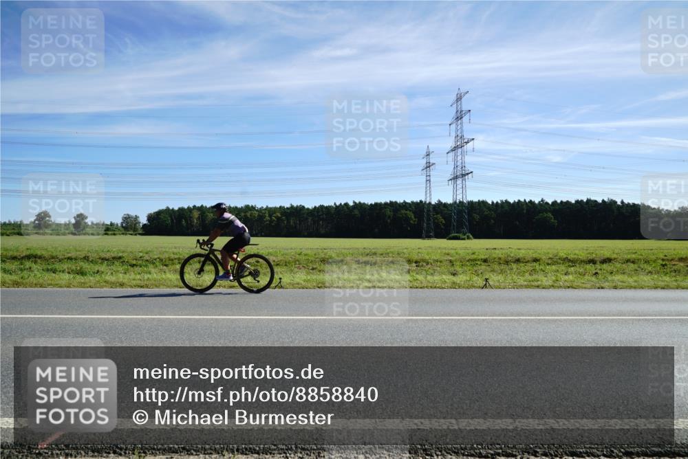 07.09.2025 - 19. Norderstedt Triathlon Michael Burmester http://msf.ph/oto/8858840 07.09.2025 11:33:21 Radfahren 773 meine-sportfotos.de