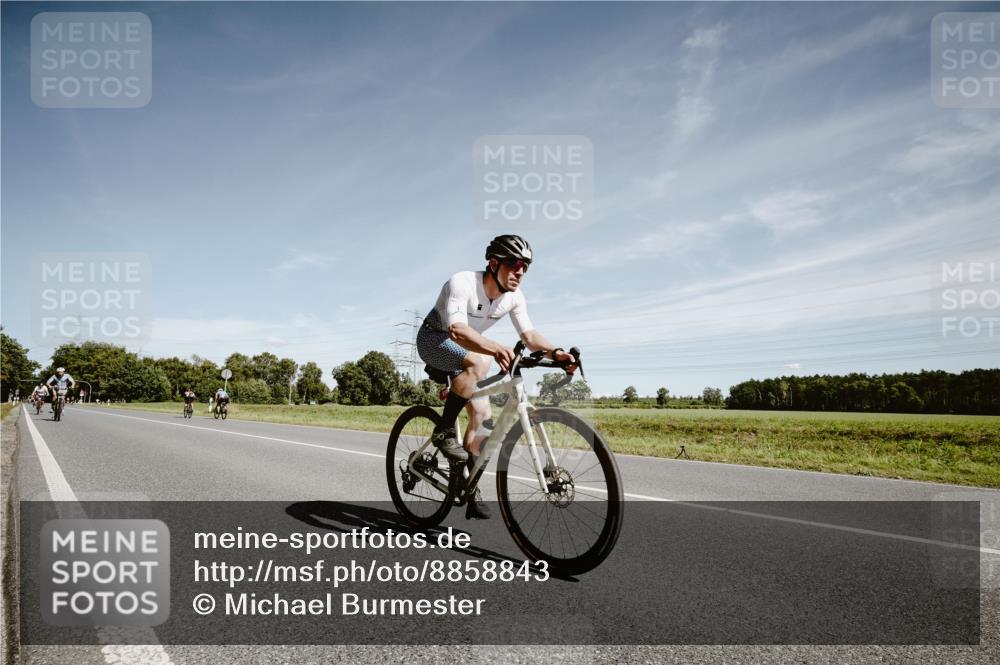 07.09.2025 - 19. Norderstedt Triathlon Michael Burmester http://msf.ph/oto/8858843 07.09.2025 12:36:24 Radfahren 174, 1261 meine-sportfotos.de