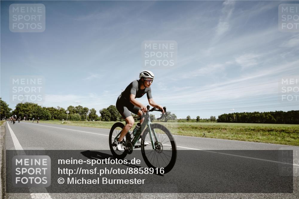 07.09.2025 - 19. Norderstedt Triathlon Michael Burmester http://msf.ph/oto/8858916 07.09.2025 12:37:32 Radfahren 220, 1234, 1373 meine-sportfotos.de