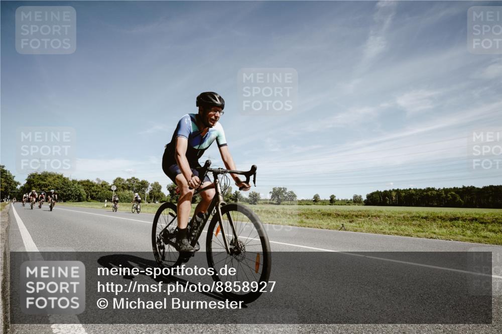 07.09.2025 - 19. Norderstedt Triathlon Michael Burmester http://msf.ph/oto/8858927 07.09.2025 12:37:35 Radfahren 219, 220 meine-sportfotos.de
