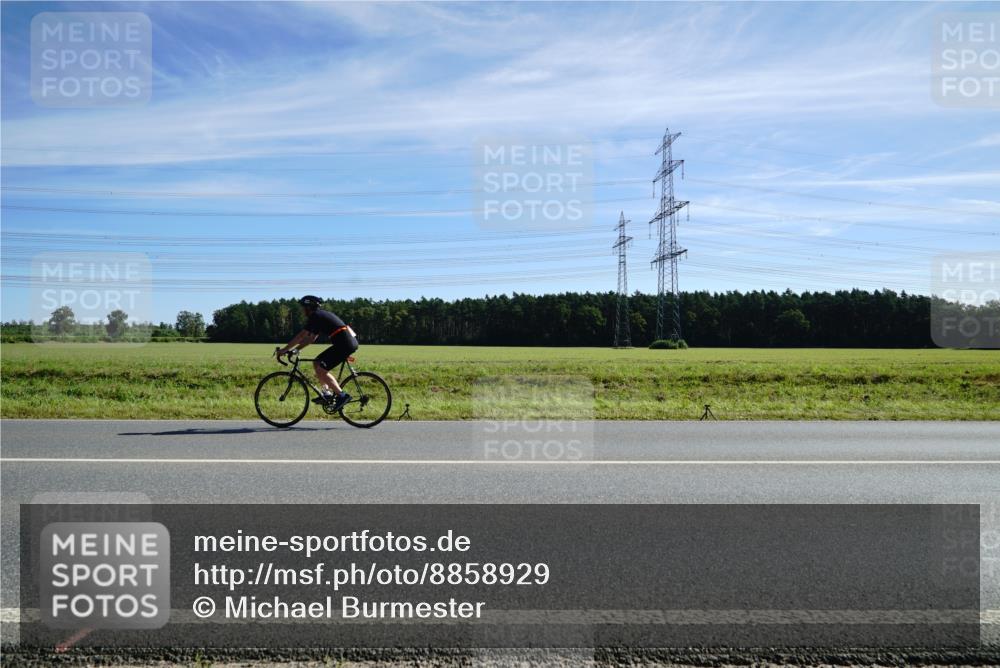 07.09.2025 - 19. Norderstedt Triathlon Michael Burmester http://msf.ph/oto/8858929 07.09.2025 11:34:02 Radfahren 1305 meine-sportfotos.de