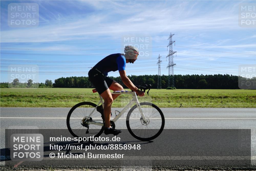 07.09.2025 - 19. Norderstedt Triathlon Michael Burmester http://msf.ph/oto/8858948 07.09.2025 11:34:16 Radfahren 190, 1306 meine-sportfotos.de