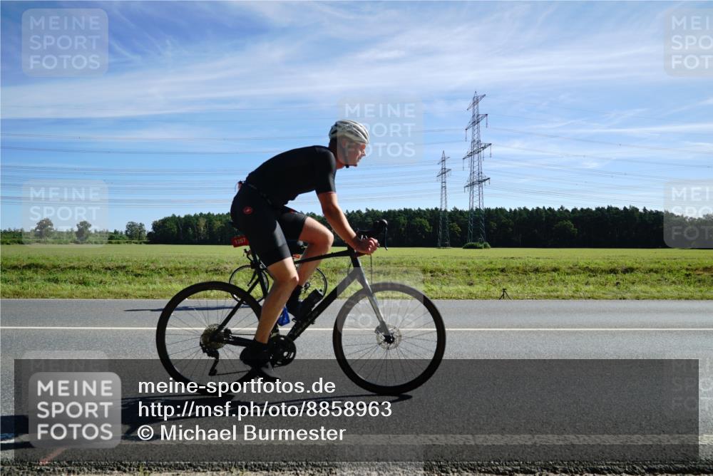 07.09.2025 - 19. Norderstedt Triathlon Michael Burmester http://msf.ph/oto/8858963 07.09.2025 11:34:24 Radfahren 833, 1184, 1357 meine-sportfotos.de