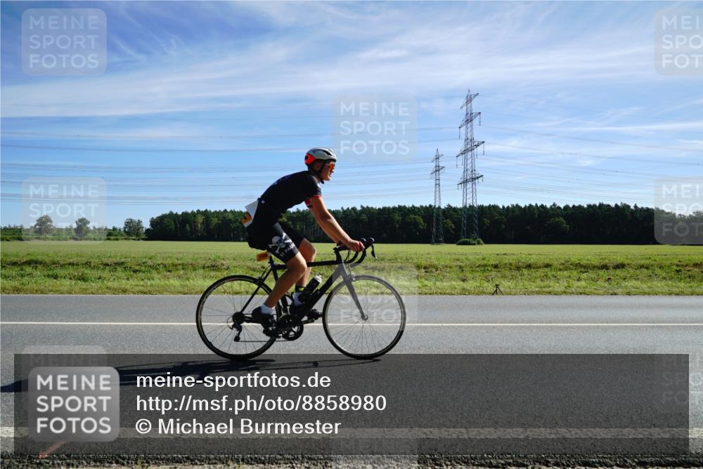 07.09.2025 - 19. Norderstedt Triathlon Michael Burmester http://msf.ph/oto/8858980 07.09.2025 11:34:37 Radfahren 1156 meine-sportfotos.de