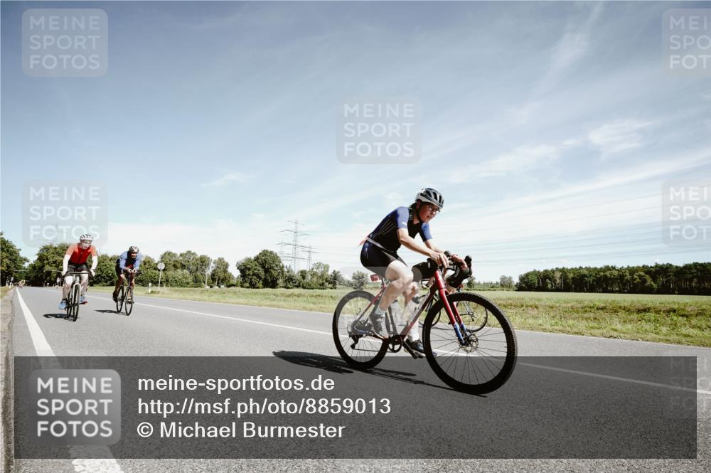 07.09.2025 - 19. Norderstedt Triathlon Michael Burmester http://msf.ph/oto/8859013 07.09.2025 12:38:38 Radfahren 224, 247, 309, 766, 808 meine-sportfotos.de