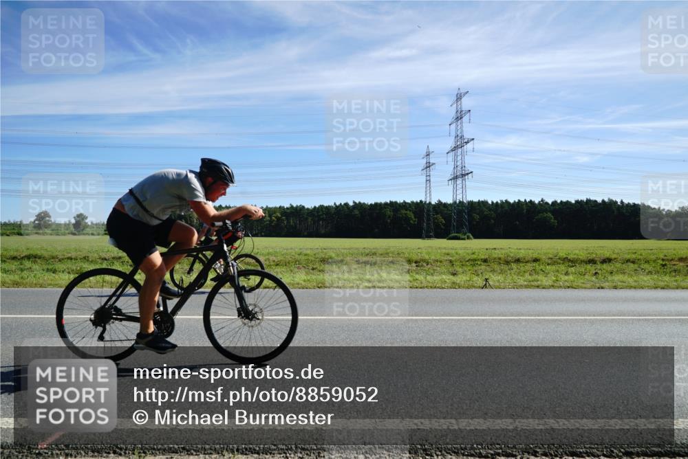 07.09.2025 - 19. Norderstedt Triathlon Michael Burmester http://msf.ph/oto/8859052 07.09.2025 11:35:12 Radfahren 801, 821 meine-sportfotos.de