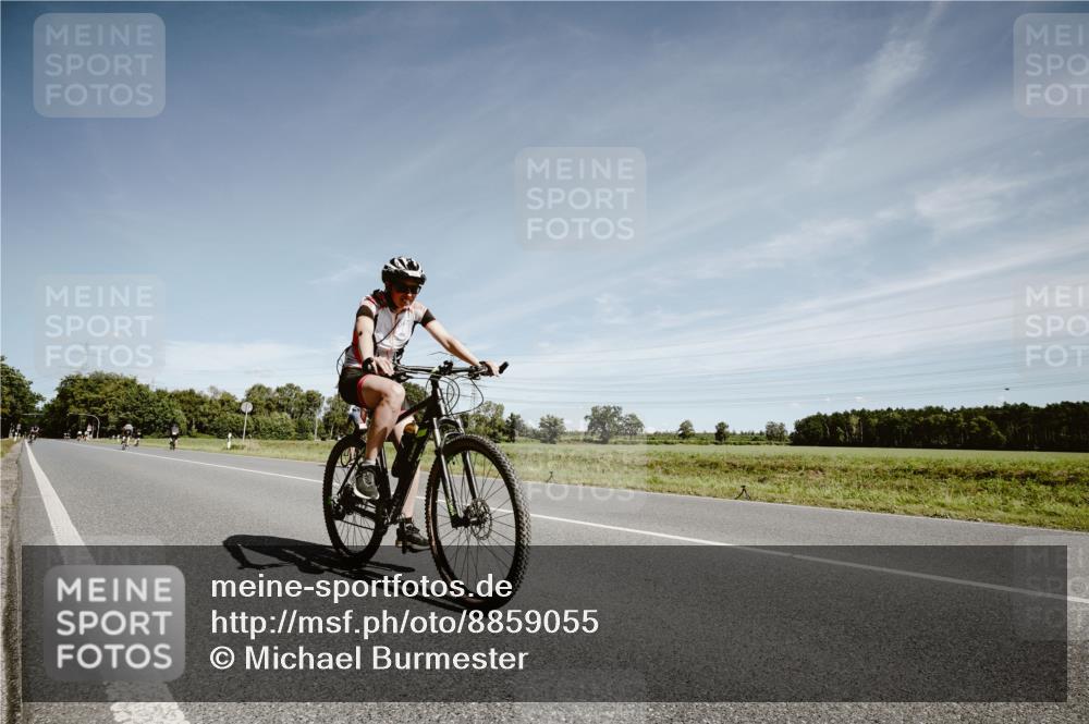 07.09.2025 - 19. Norderstedt Triathlon Michael Burmester http://msf.ph/oto/8859055 07.09.2025 12:38:57 Radfahren 1298 meine-sportfotos.de