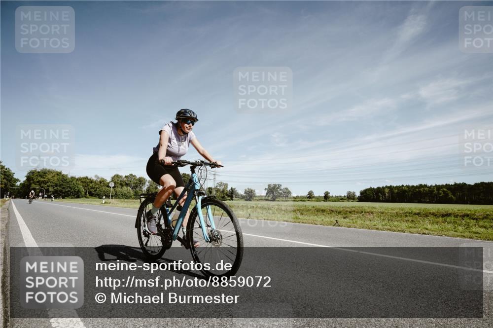 07.09.2025 - 19. Norderstedt Triathlon Michael Burmester http://msf.ph/oto/8859072 07.09.2025 12:39:12 Radfahren 1382 meine-sportfotos.de