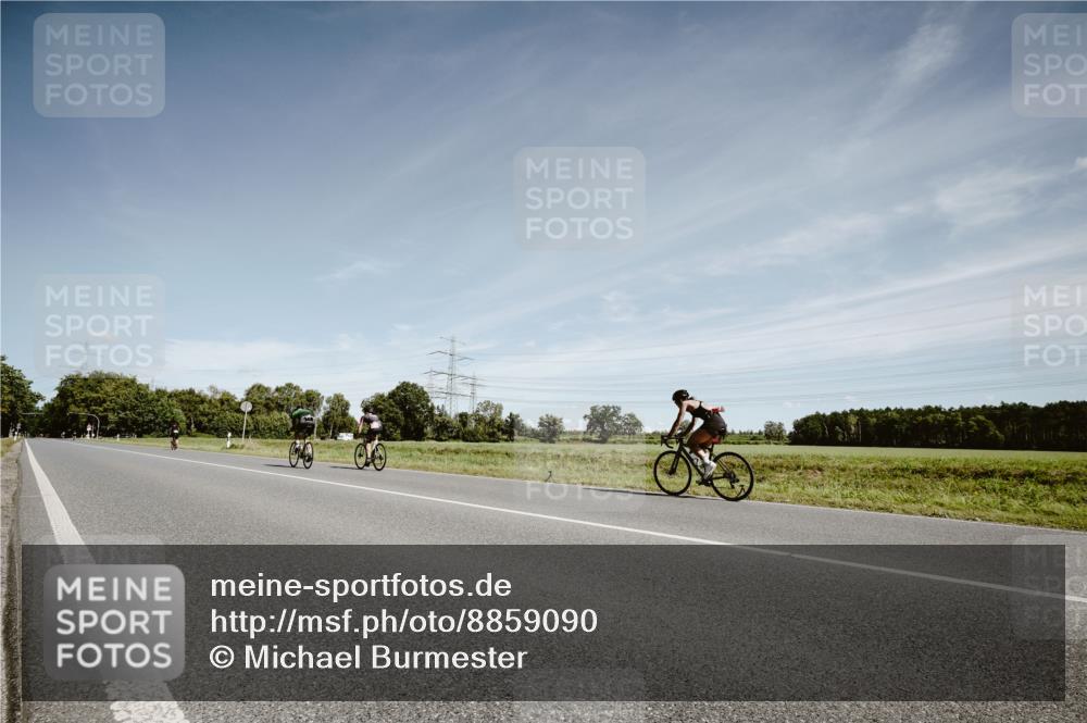 07.09.2025 - 19. Norderstedt Triathlon Michael Burmester http://msf.ph/oto/8859090 07.09.2025 12:39:28 Radfahren 212 meine-sportfotos.de