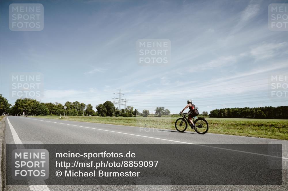 07.09.2025 - 19. Norderstedt Triathlon Michael Burmester http://msf.ph/oto/8859097 07.09.2025 12:39:42 Radfahren  meine-sportfotos.de