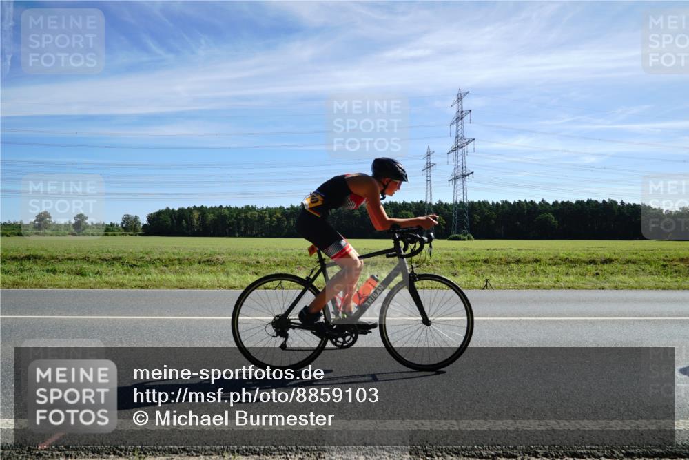 07.09.2025 - 19. Norderstedt Triathlon Michael Burmester http://msf.ph/oto/8859103 07.09.2025 11:35:37 Radfahren 201, 795, 1170 meine-sportfotos.de