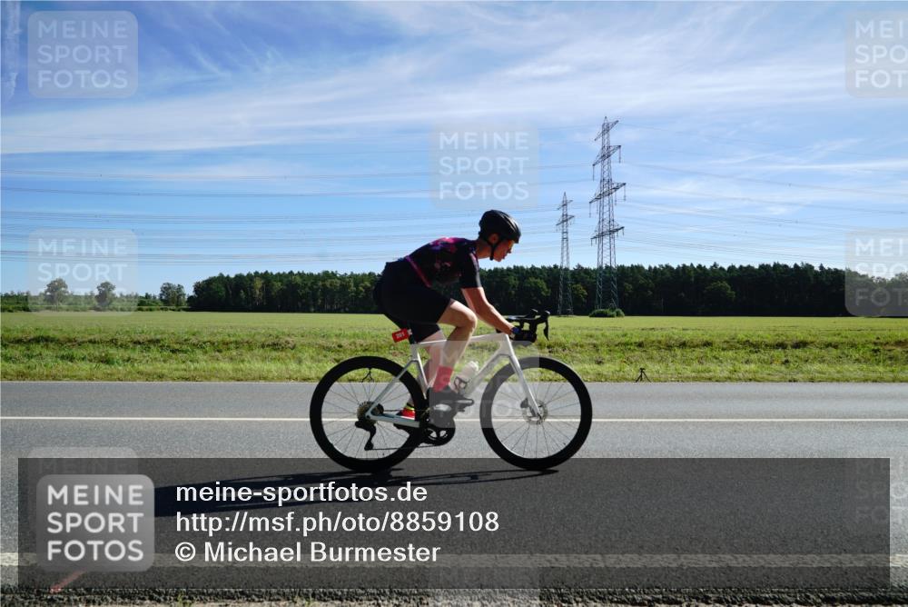 07.09.2025 - 19. Norderstedt Triathlon Michael Burmester http://msf.ph/oto/8859108 07.09.2025 11:35:39 Radfahren 201, 795, 1170 meine-sportfotos.de