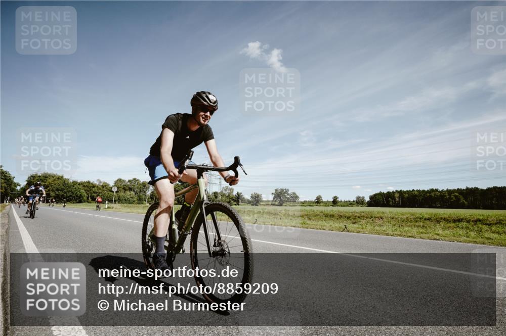 07.09.2025 - 19. Norderstedt Triathlon Michael Burmester http://msf.ph/oto/8859209 07.09.2025 12:41:44 Radfahren 752, 1376 meine-sportfotos.de