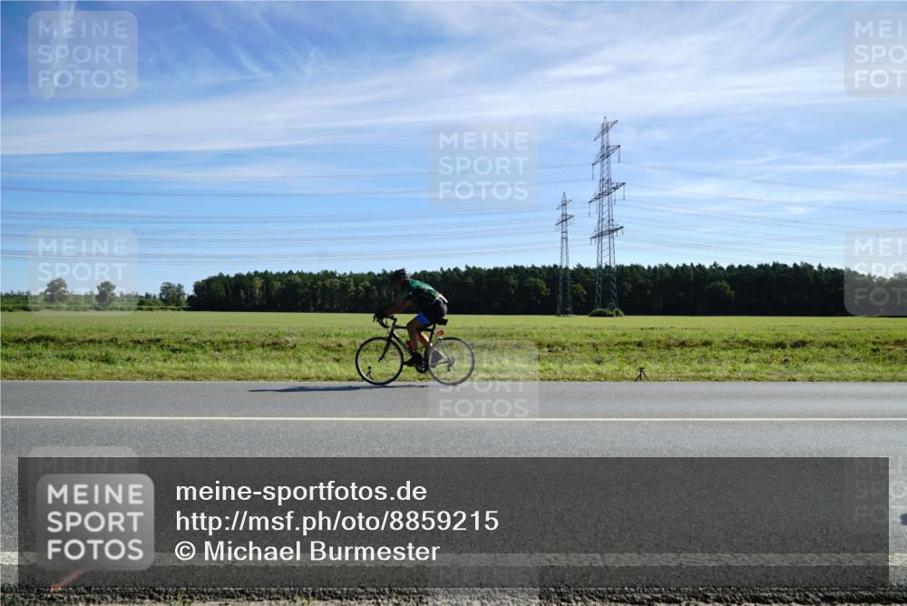 07.09.2025 - 19. Norderstedt Triathlon Michael Burmester http://msf.ph/oto/8859215 07.09.2025 11:36:39 Radfahren 826, 849 meine-sportfotos.de