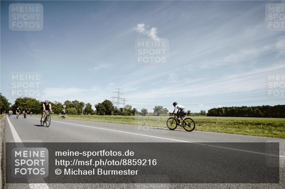 07.09.2025 - 19. Norderstedt Triathlon Michael Burmester http://msf.ph/oto/8859216 07.09.2025 12:41:49 Radfahren 137, 214, 735, 1376 meine-sportfotos.de