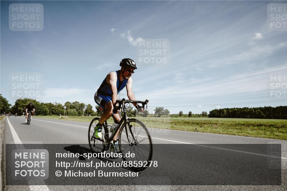 07.09.2025 - 19. Norderstedt Triathlon Michael Burmester http://msf.ph/oto/8859278 07.09.2025 12:42:45 Radfahren 157, 713, 750, 1328 meine-sportfotos.de
