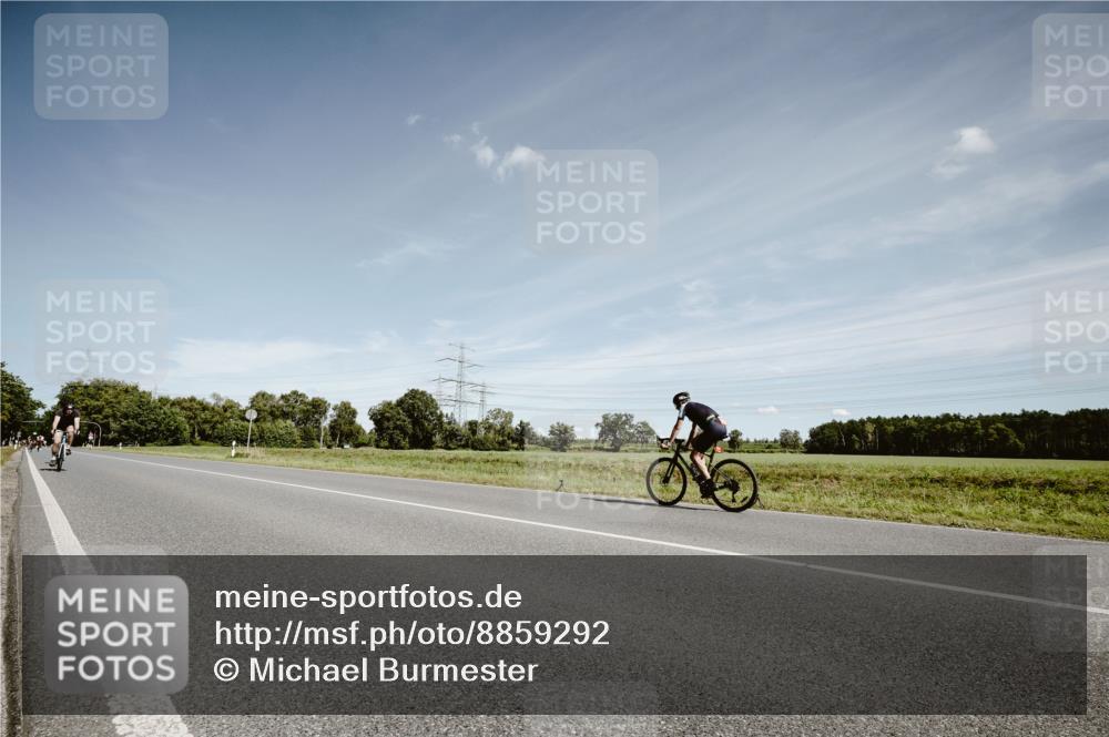 07.09.2025 - 19. Norderstedt Triathlon Michael Burmester http://msf.ph/oto/8859292 07.09.2025 12:42:58 Radfahren 141, 177, 1345 meine-sportfotos.de