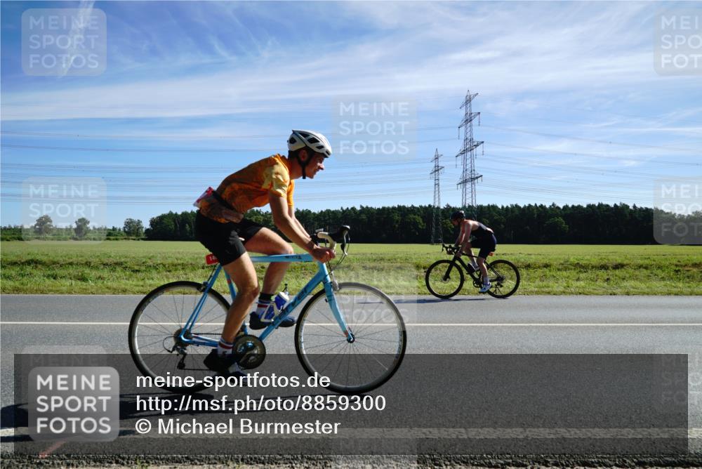 07.09.2025 - 19. Norderstedt Triathlon Michael Burmester http://msf.ph/oto/8859300 07.09.2025 11:37:29 Radfahren 149, 278 meine-sportfotos.de