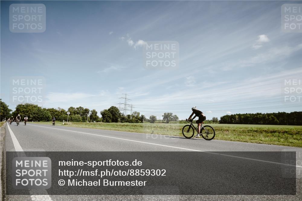 07.09.2025 - 19. Norderstedt Triathlon Michael Burmester http://msf.ph/oto/8859302 07.09.2025 12:43:01 Radfahren 177, 1322, 1345 meine-sportfotos.de