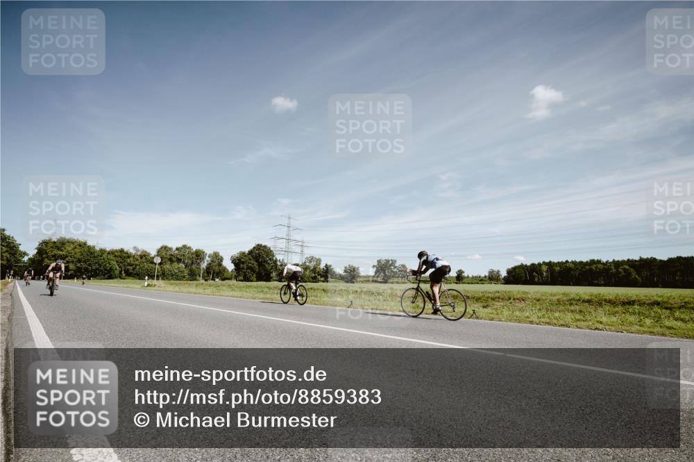 07.09.2025 - 19. Norderstedt Triathlon Michael Burmester http://msf.ph/oto/8859383 07.09.2025 12:43:50 Radfahren 1385 meine-sportfotos.de