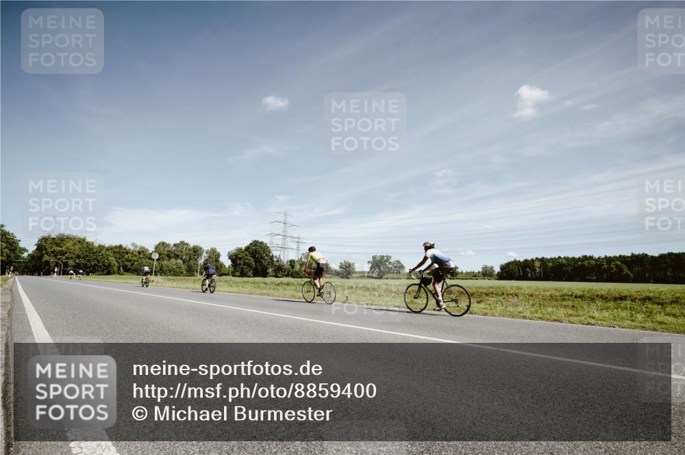 07.09.2025 - 19. Norderstedt Triathlon Michael Burmester http://msf.ph/oto/8859400 07.09.2025 12:43:56 Radfahren 1317 meine-sportfotos.de