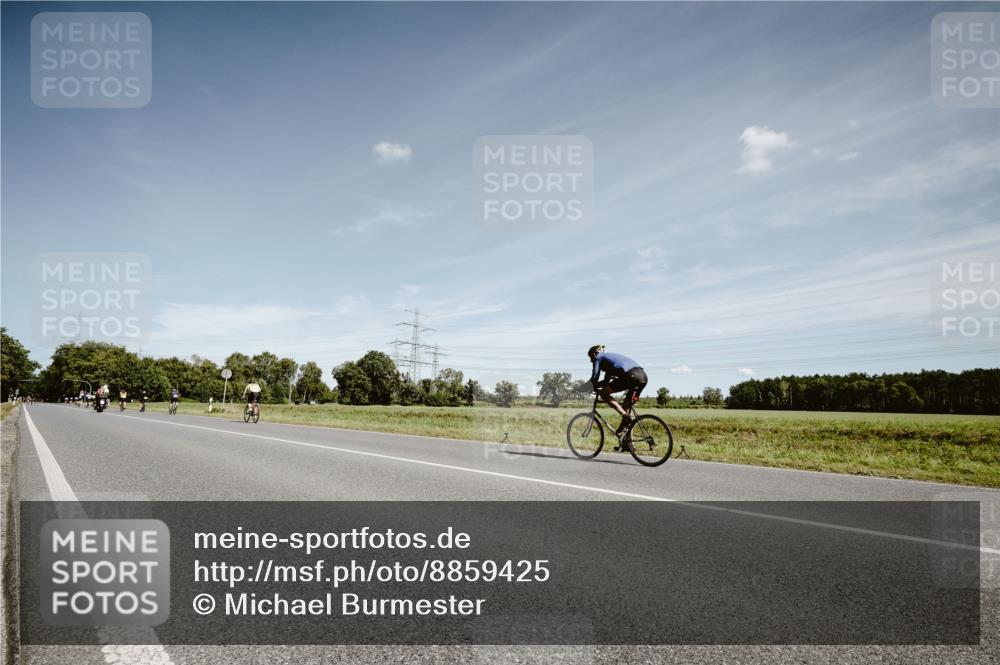 07.09.2025 - 19. Norderstedt Triathlon Michael Burmester http://msf.ph/oto/8859425 07.09.2025 12:44:04 Radfahren  meine-sportfotos.de