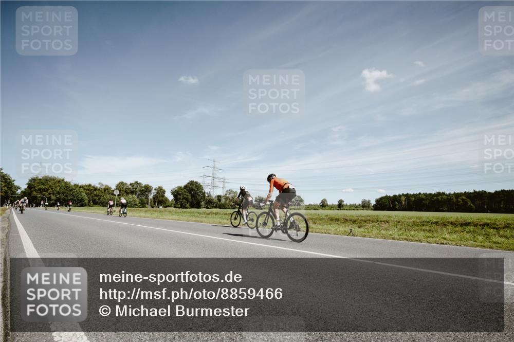 07.09.2025 - 19. Norderstedt Triathlon Michael Burmester http://msf.ph/oto/8859466 07.09.2025 12:44:26 Radfahren 742 meine-sportfotos.de