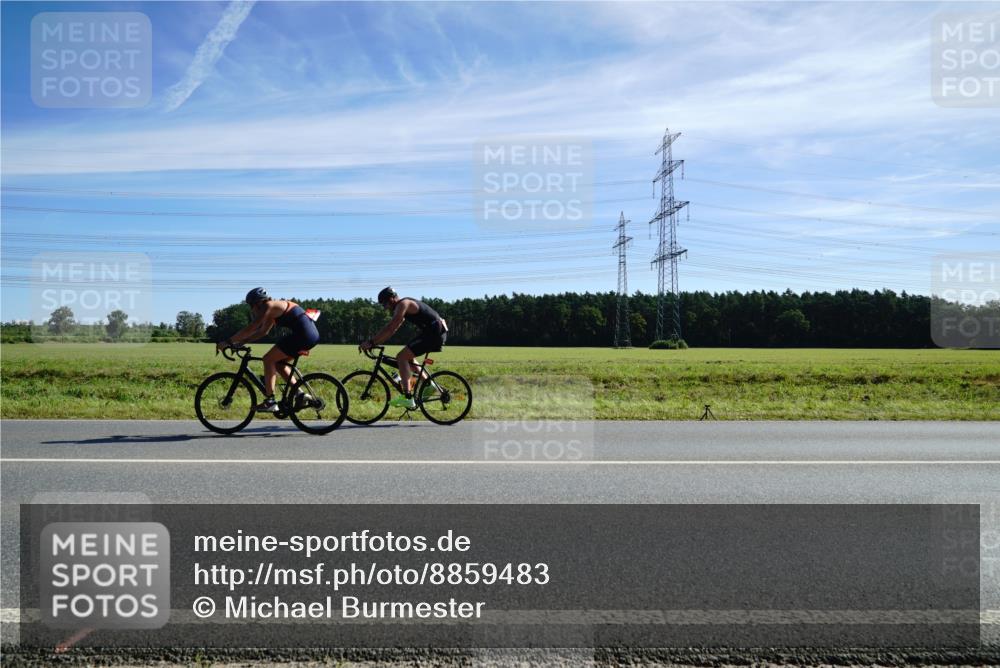 07.09.2025 - 19. Norderstedt Triathlon Michael Burmester http://msf.ph/oto/8859483 07.09.2025 11:39:28 Radfahren 1153 meine-sportfotos.de