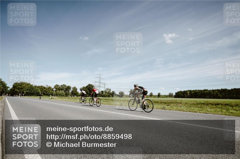 07.09.2025 - 19. Norderstedt Triathlon Michael Burmester http://msf.ph/oto/8859498 07.09.2025 12:44:40 Radfahren 1238 meine-sportfotos.de