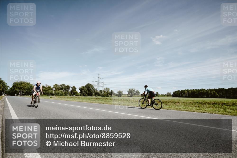07.09.2025 - 19. Norderstedt Triathlon Michael Burmester http://msf.ph/oto/8859528 07.09.2025 12:45:08 Radfahren 1295 meine-sportfotos.de