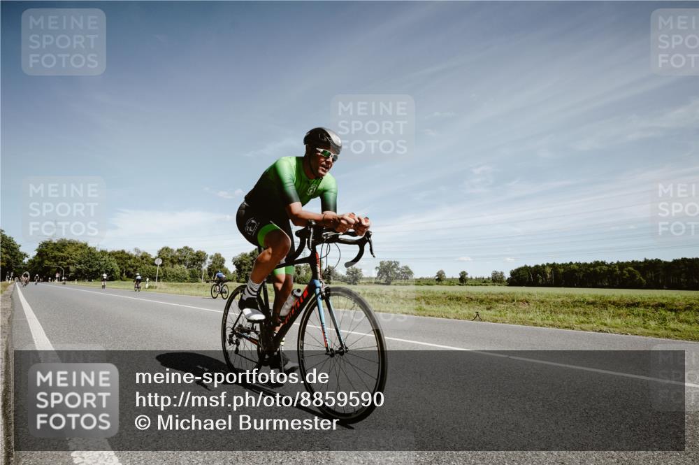 07.09.2025 - 19. Norderstedt Triathlon Michael Burmester http://msf.ph/oto/8859590 07.09.2025 12:45:45 Radfahren 327 meine-sportfotos.de