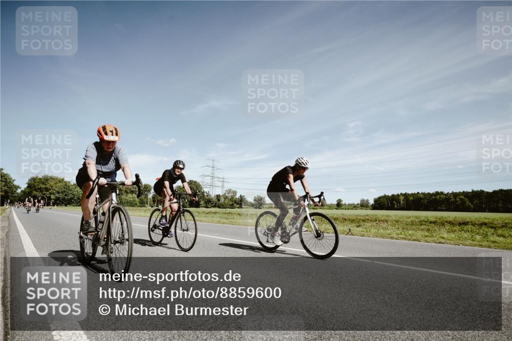 07.09.2025 - 19. Norderstedt Triathlon Michael Burmester http://msf.ph/oto/8859600 07.09.2025 12:45:54 Radfahren 183, 217, 706, 1321 meine-sportfotos.de