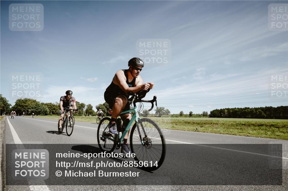 07.09.2025 - 19. Norderstedt Triathlon Michael Burmester http://msf.ph/oto/8859614 07.09.2025 12:46:02 Radfahren 166, 1270, 1293 meine-sportfotos.de