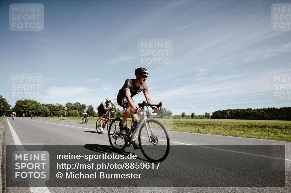 07.09.2025 - 19. Norderstedt Triathlon Michael Burmester http://msf.ph/oto/8859617 07.09.2025 12:46:02 Radfahren 166, 1270, 1293 meine-sportfotos.de