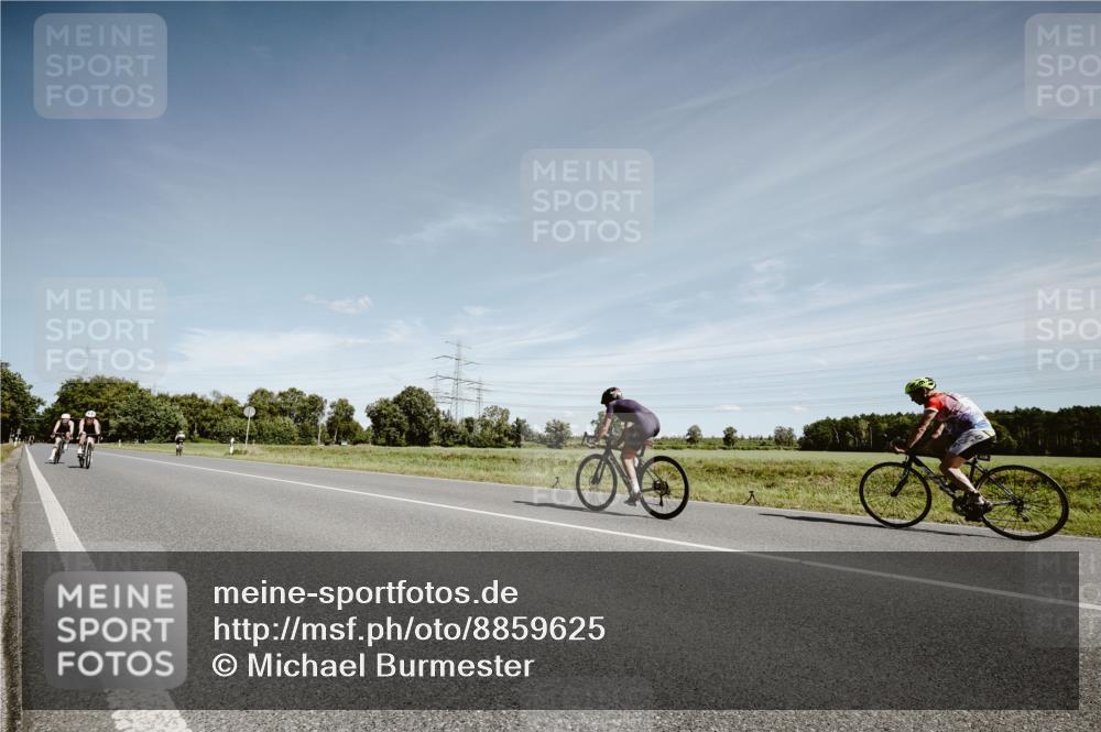 07.09.2025 - 19. Norderstedt Triathlon Michael Burmester http://msf.ph/oto/8859625 07.09.2025 12:46:05 Radfahren 166, 175, 1270, 1293, 1374 meine-sportfotos.de