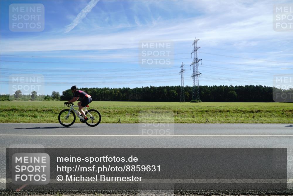 07.09.2025 - 19. Norderstedt Triathlon Michael Burmester http://msf.ph/oto/8859631 07.09.2025 11:40:49 Radfahren 748, 779, 1358 meine-sportfotos.de