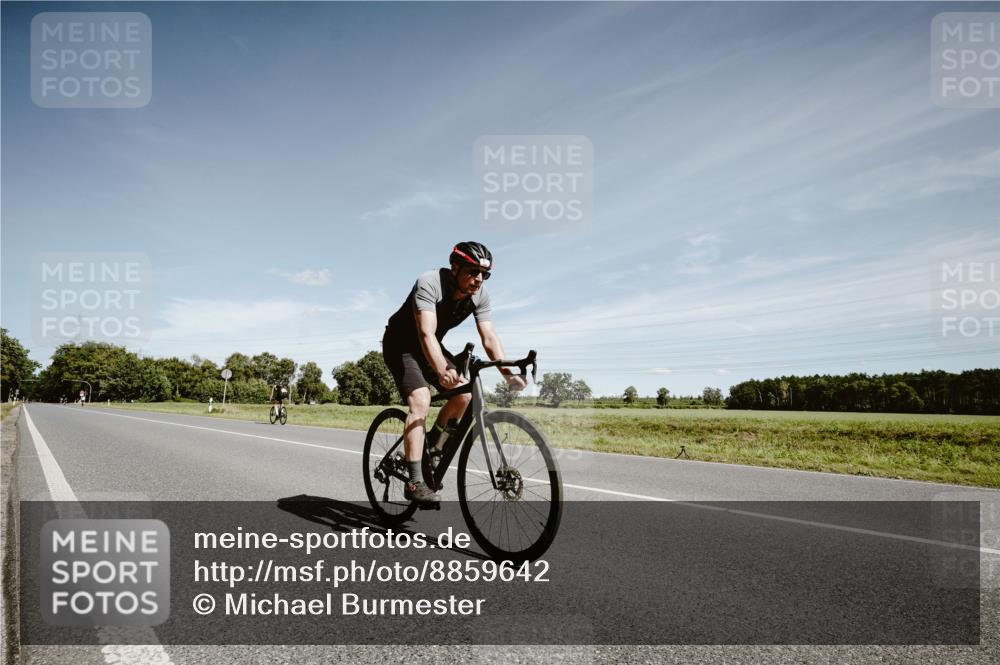 07.09.2025 - 19. Norderstedt Triathlon Michael Burmester http://msf.ph/oto/8859642 07.09.2025 12:46:18 Radfahren 346 meine-sportfotos.de