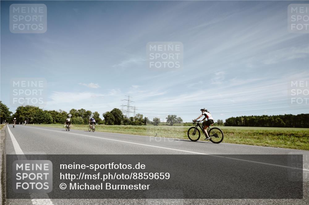 07.09.2025 - 19. Norderstedt Triathlon Michael Burmester http://msf.ph/oto/8859659 07.09.2025 12:46:36 Radfahren 1326 meine-sportfotos.de