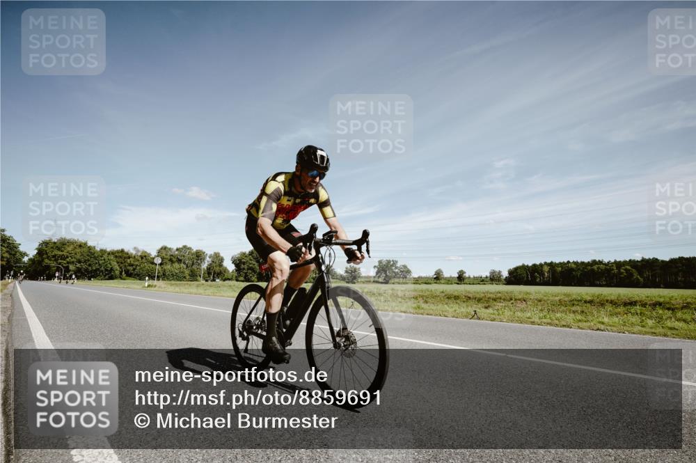 07.09.2025 - 19. Norderstedt Triathlon Michael Burmester http://msf.ph/oto/8859691 07.09.2025 12:47:06 Radfahren 1297 meine-sportfotos.de
