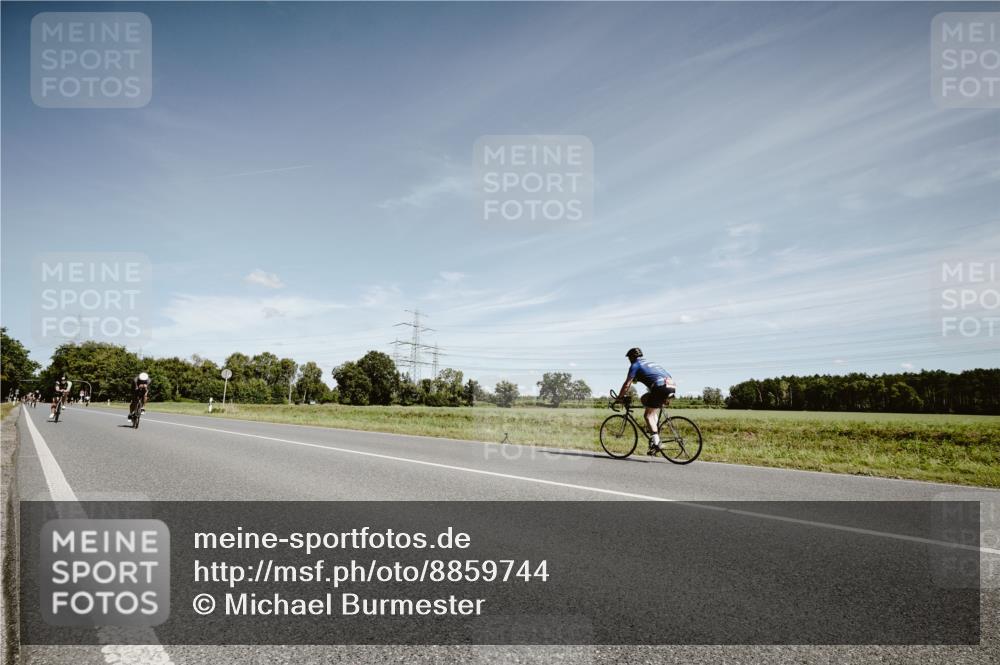 07.09.2025 - 19. Norderstedt Triathlon Michael Burmester http://msf.ph/oto/8859744 07.09.2025 12:47:49 Radfahren 318, 825, 1396 meine-sportfotos.de