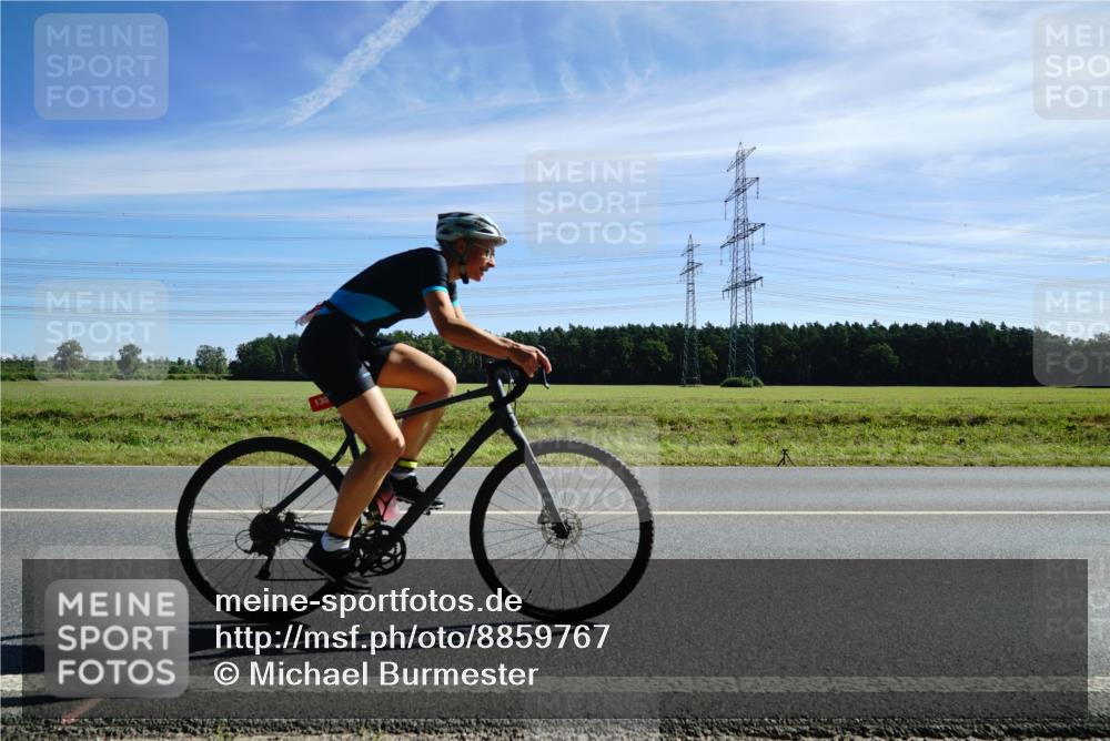 07.09.2025 - 19. Norderstedt Triathlon Michael Burmester http://msf.ph/oto/8859767 07.09.2025 11:41:46 Radfahren 234, 837, 1301 meine-sportfotos.de