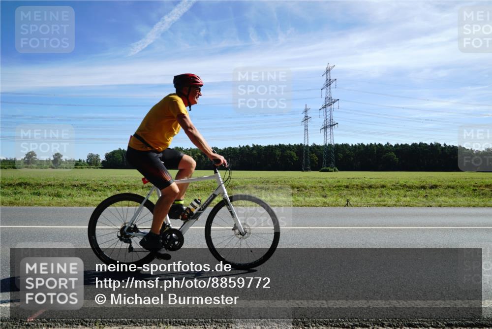 07.09.2025 - 19. Norderstedt Triathlon Michael Burmester http://msf.ph/oto/8859772 07.09.2025 11:41:49 Radfahren 234, 1159, 1301 meine-sportfotos.de