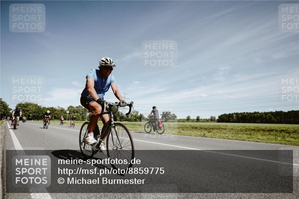 07.09.2025 - 19. Norderstedt Triathlon Michael Burmester http://msf.ph/oto/8859775 07.09.2025 12:48:02 Radfahren 277, 304, 1344 meine-sportfotos.de