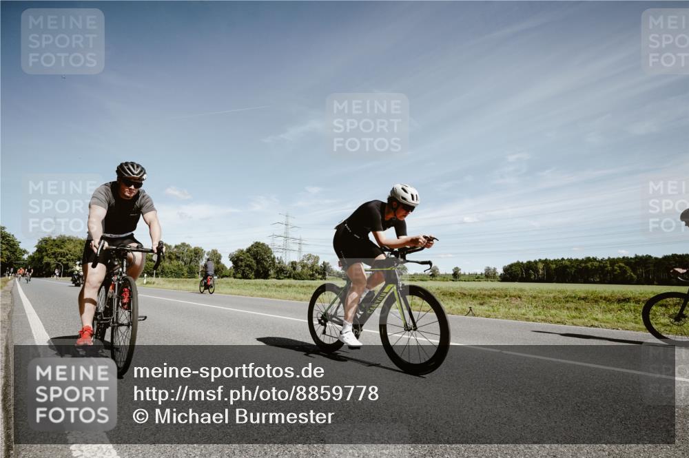 07.09.2025 - 19. Norderstedt Triathlon Michael Burmester http://msf.ph/oto/8859778 07.09.2025 12:48:03 Radfahren 277, 304, 1344 meine-sportfotos.de