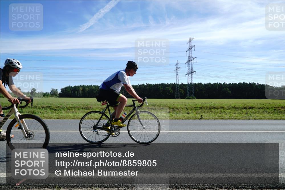 07.09.2025 - 19. Norderstedt Triathlon Michael Burmester http://msf.ph/oto/8859805 07.09.2025 11:42:10 Radfahren 784, 823, 1282, 1313 meine-sportfotos.de