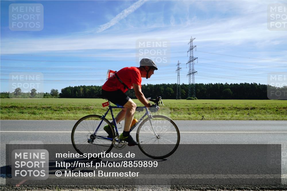 07.09.2025 - 19. Norderstedt Triathlon Michael Burmester http://msf.ph/oto/8859899 07.09.2025 11:43:42 Radfahren 830, 1228 meine-sportfotos.de